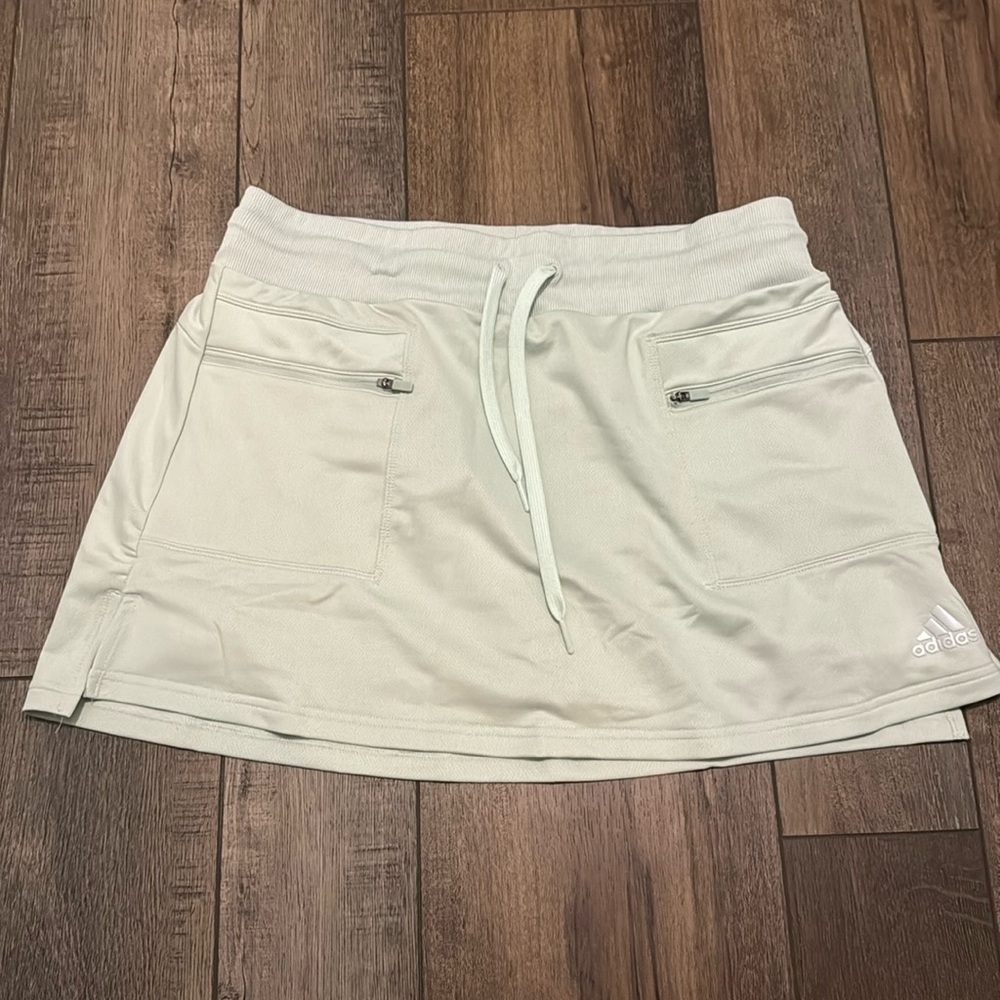 NWT - Women’s Light Green Adidas Golf Skort - Size Large